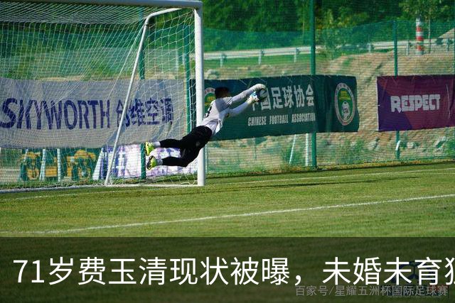 71岁费玉清现状被曝，未婚未育独居豪宅，和62岁女闺蜜一起养老